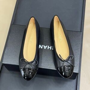 CHANEL Black Leather Cap-Toe Ballet Flats with CC Emblem